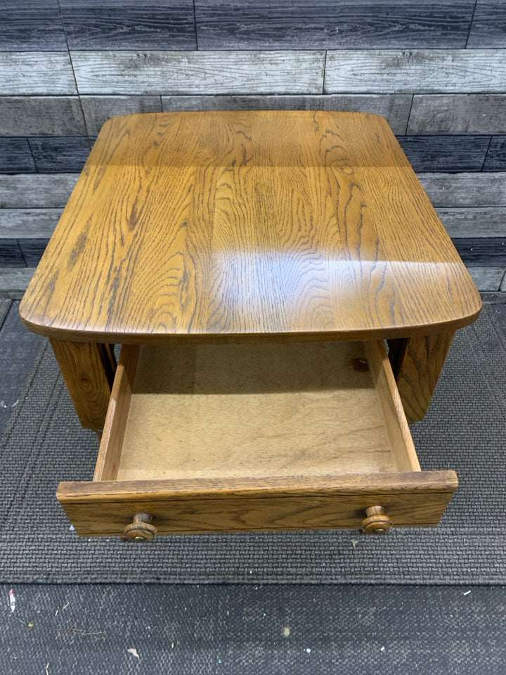 WOOD END TABLE W/DRAWER.