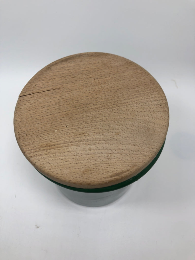 CANISTER W/WOOD LID MADE IN ITALY.