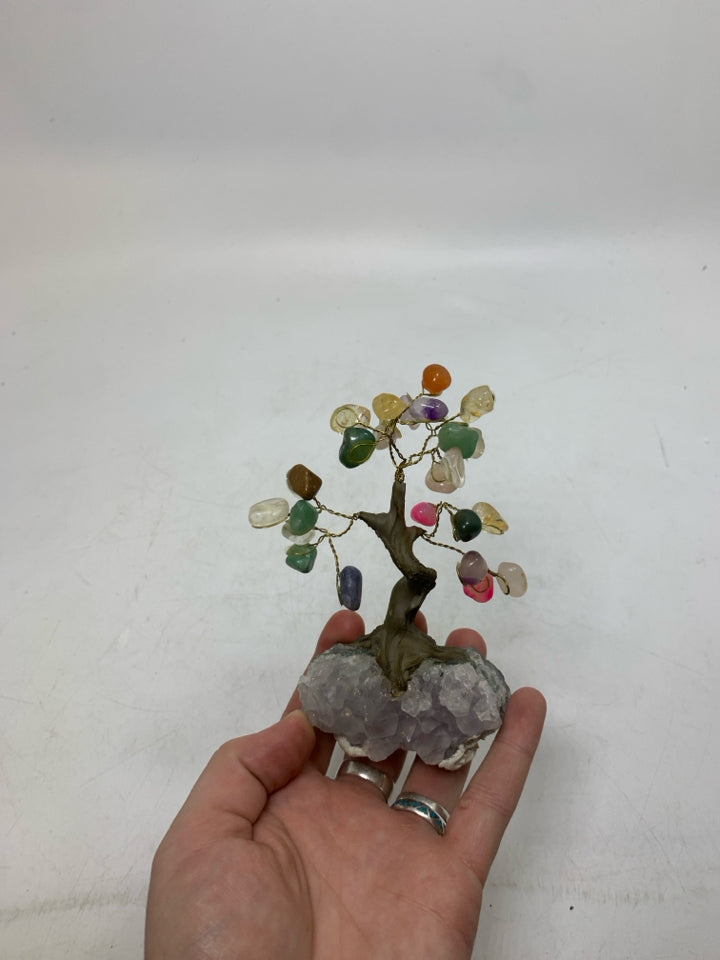 CRYSTAL BASE SMALL WIRE TREE W/ COLORFUL ROCK LEAVES.