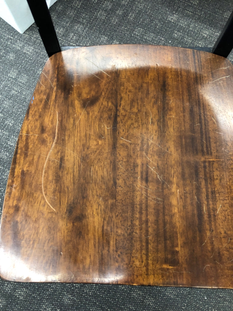 2-TONED WOOD & BLACK DINING ROOM TABLE W/6 CHAIRS.