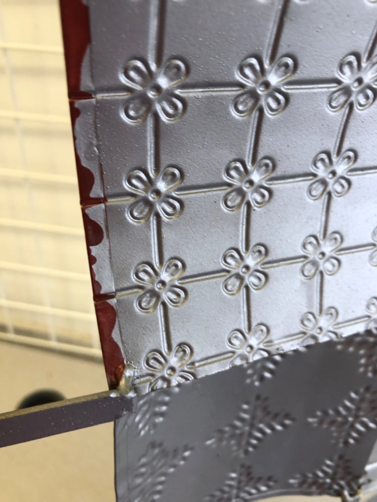 METAL SQUARE COLORFUL PATTERN WALL ART.
