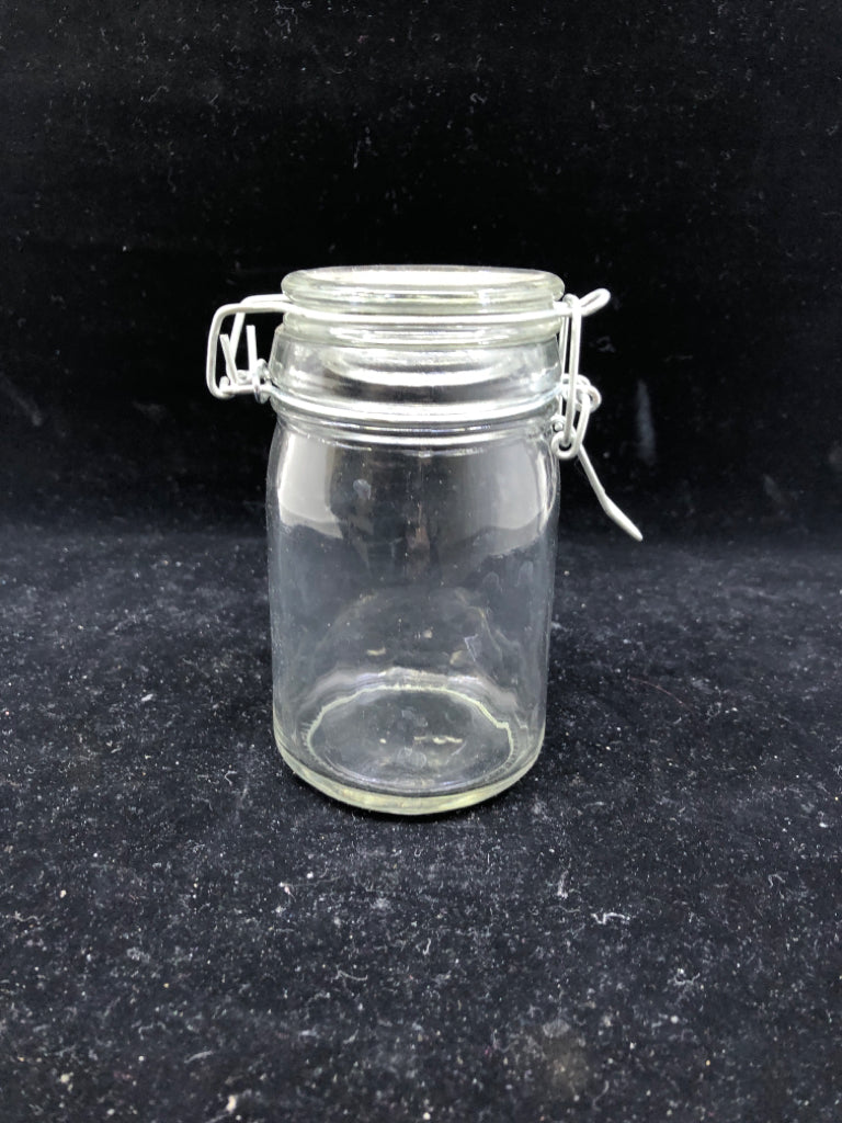 GLASS JAR W LID.