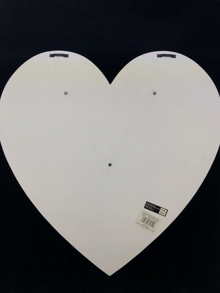 WOODEN HEART W/3 METAL CLIPS WALL HANGING.