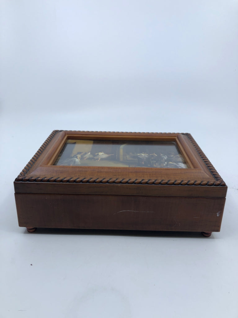 BALLET STUDIO WOODEN MUSIC BOX.