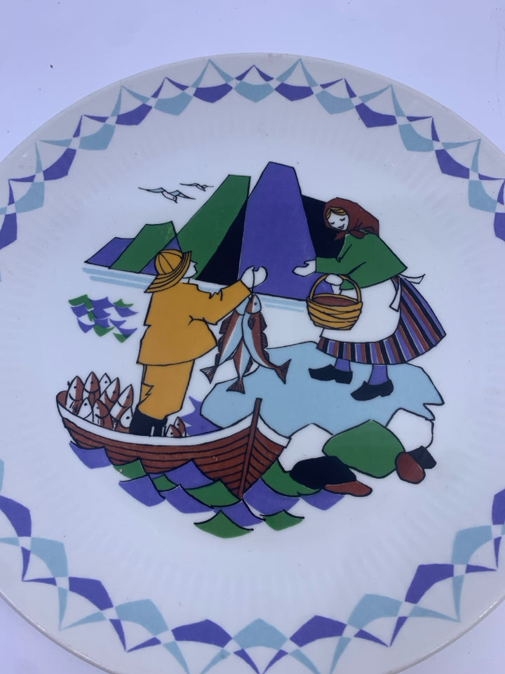 VTG FISHERMAN W WOMAN BLUE AND WHITE PLATE.
