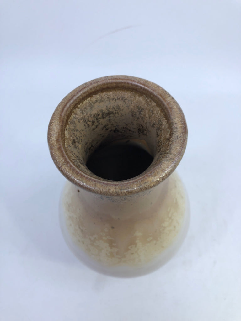 CERAMIC CREAM BOTTOM W/ TAN NECK.