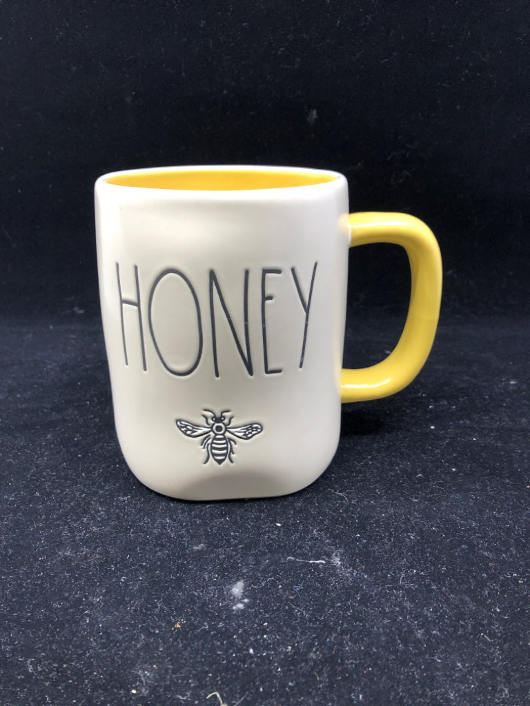 RAE DUNN HONEY BEE MUG.