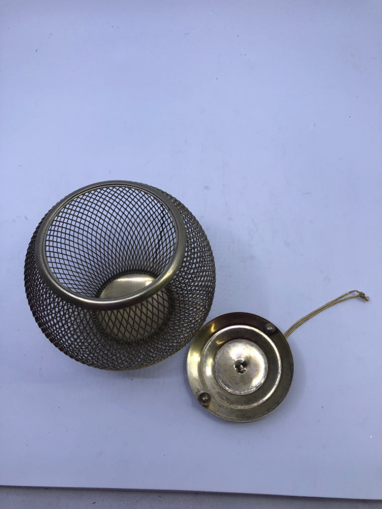 GOLD MESH ORNAMENT W REMOVABLE TOP.