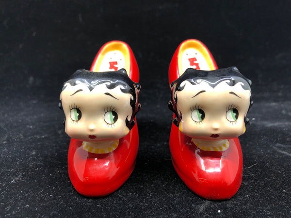 BETTY BOOP SALT + PEPPER HIGH HEELS SHAKERS.