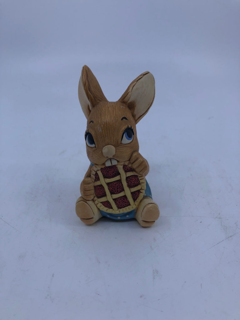 VTG PENDELFIN BUNNY PICNIC MIDGE W PIE.