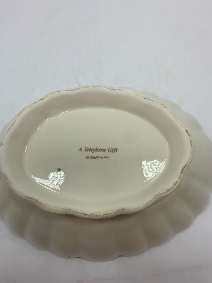 SCALLOPED SHAPED CERAMIC CANDY DISH.