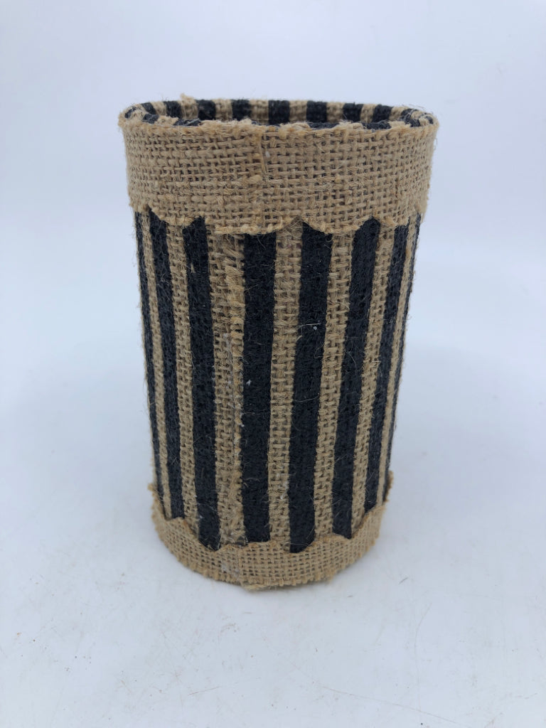 BLACK AND TAN BURLAP PENCIL CUP.