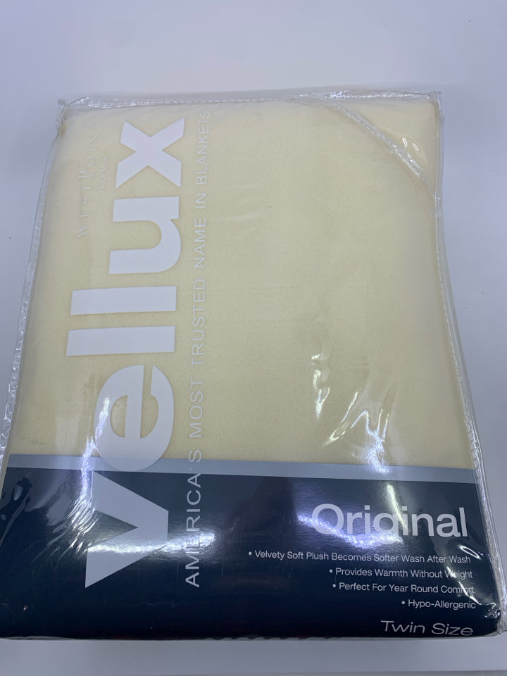 NIP VELLUX YELLOW VELVET PLUSH BLANKET.