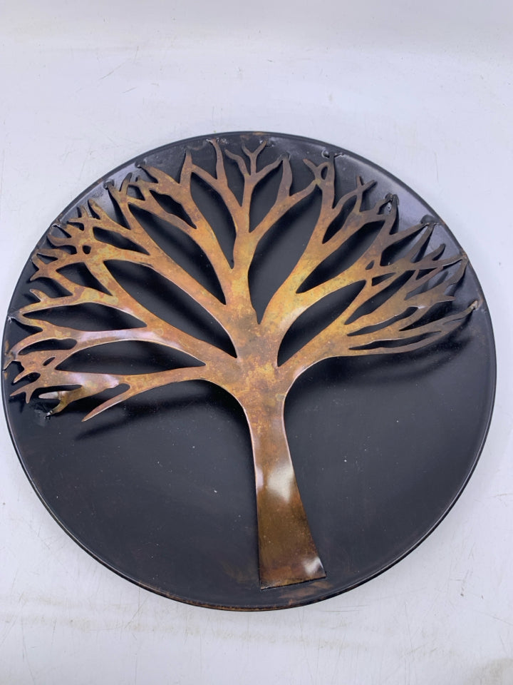 ROUND METAL TREE WALL HANGING.