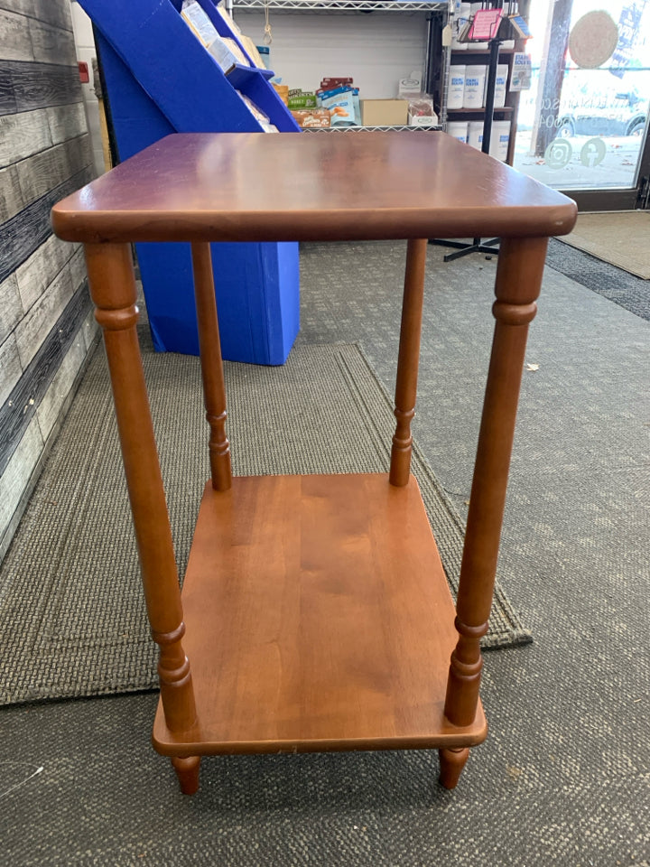 CARMEL COLOR 2 TIER WOOD SIDE TABLE.