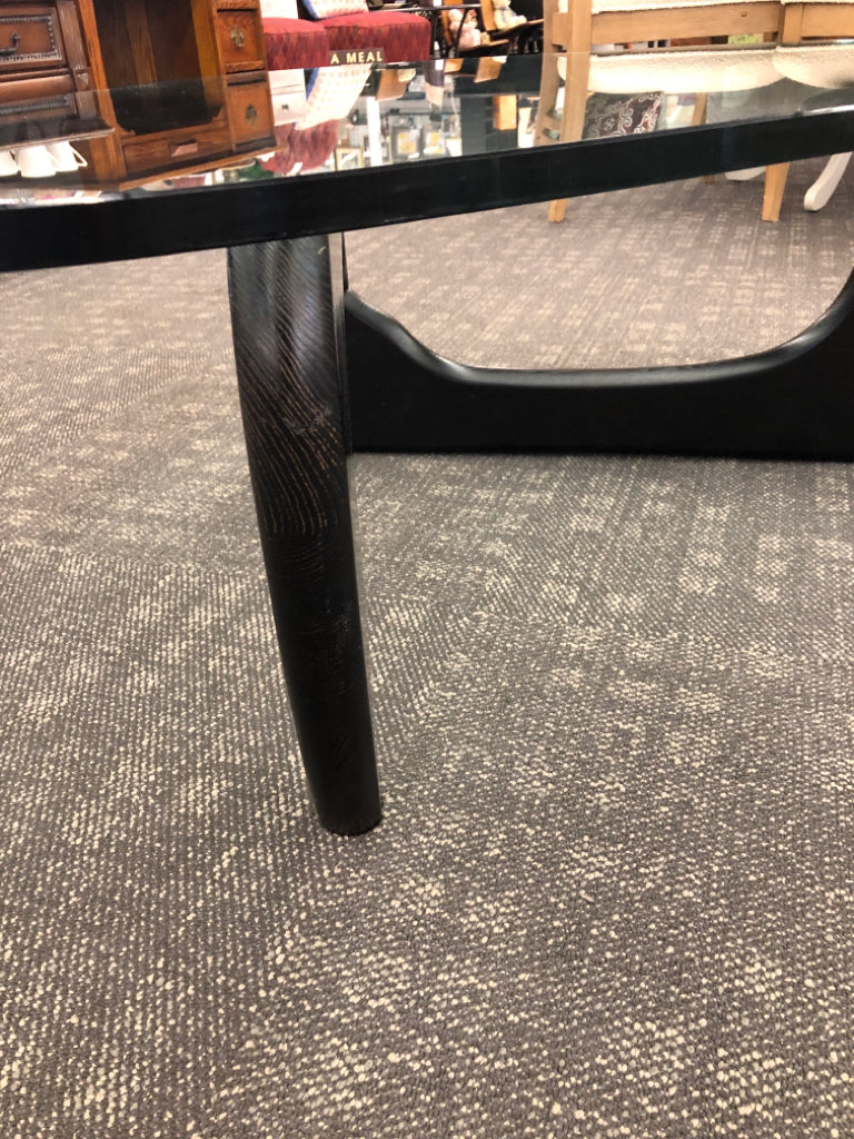 GLASS ABSTRACT TRIANGLE COFFEE TABLE BLACK BASE.