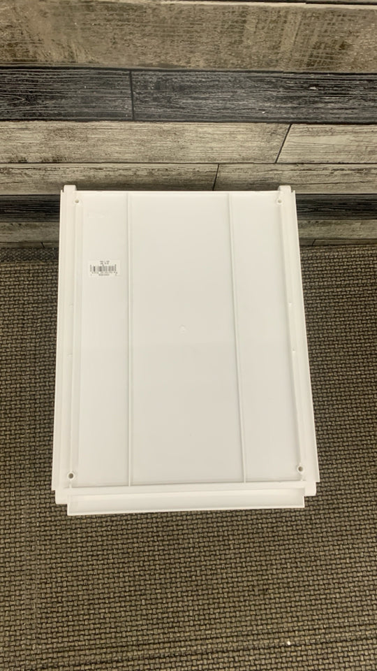 WHITE PLASTIC CLOSET ORGANIZER.