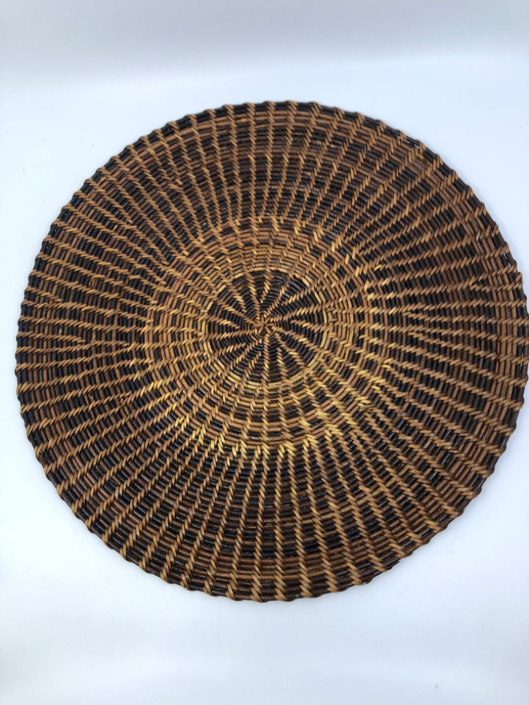 DARK WOVEN TRIVET.