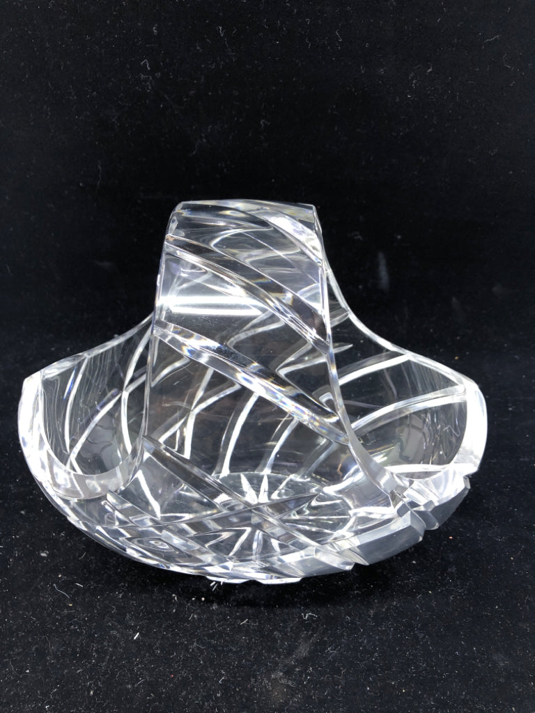 CLEAR GLASS CUT BASKET.