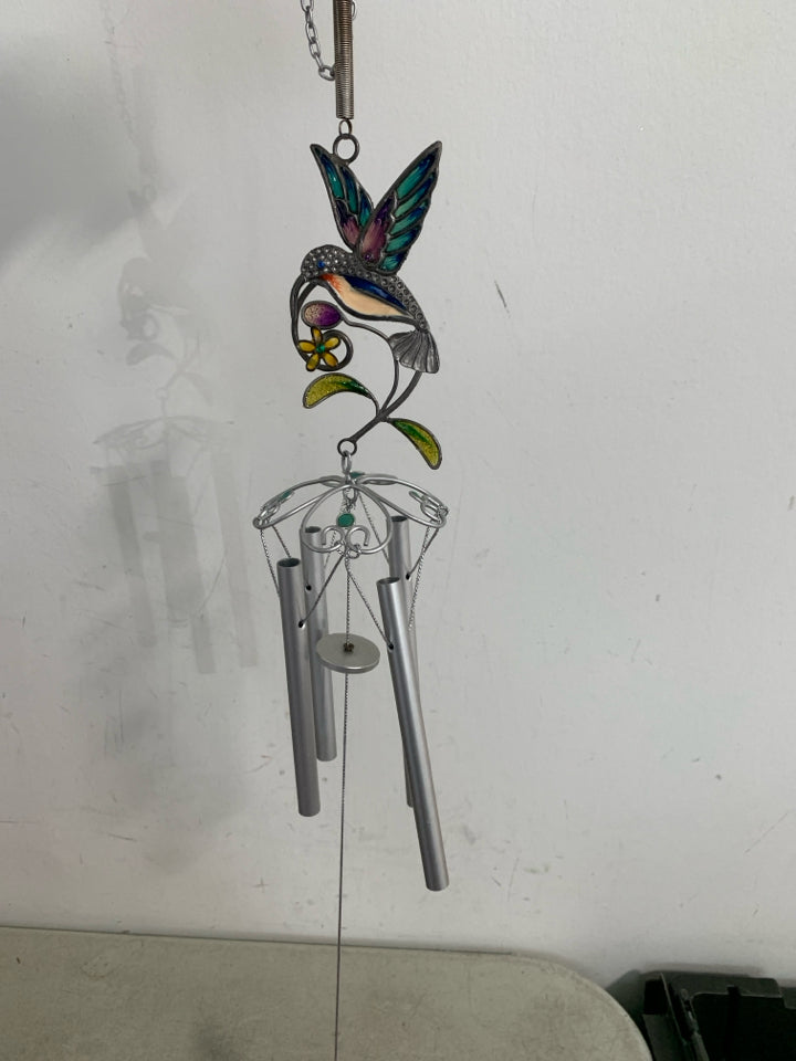 NWT HUMMINGBIRD WINDCHIME.