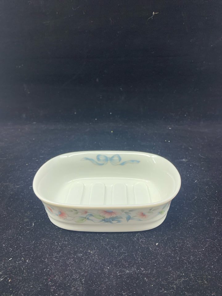 PRINCES HOUSE BLUE BOW SOAP DISH.