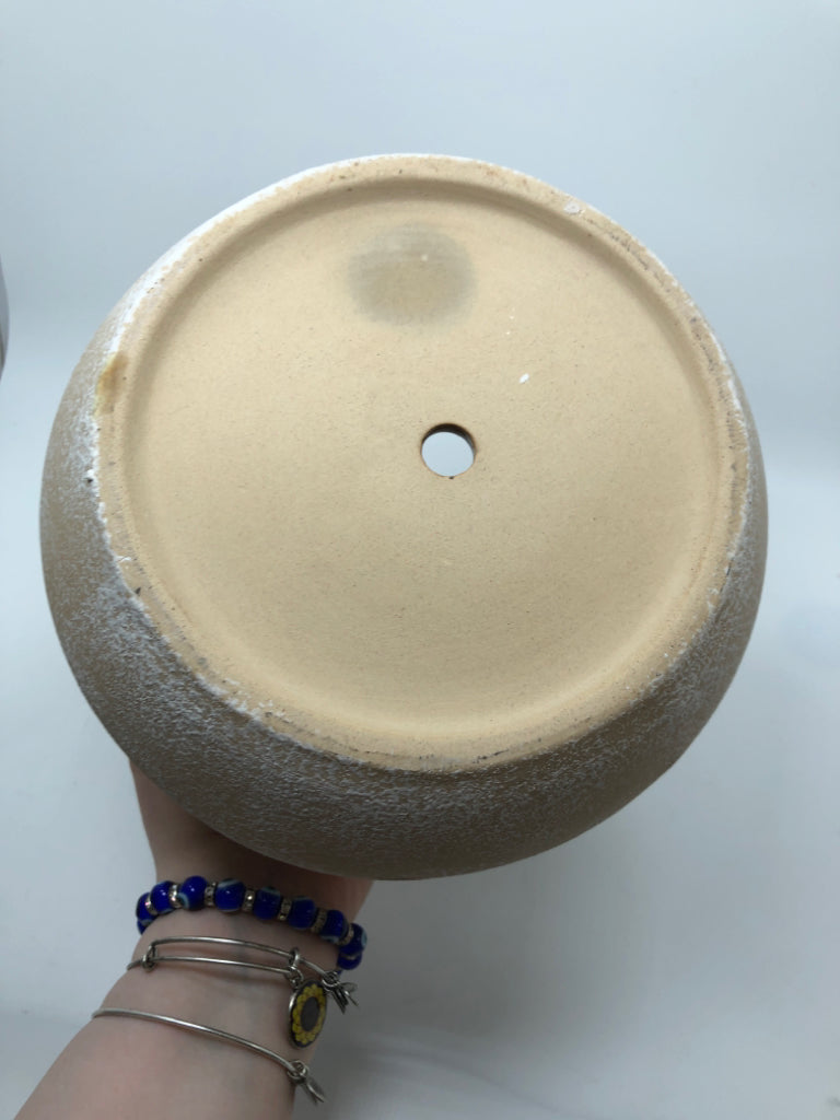 BEIGE DISTRESSED CERAMIC PLANTER.