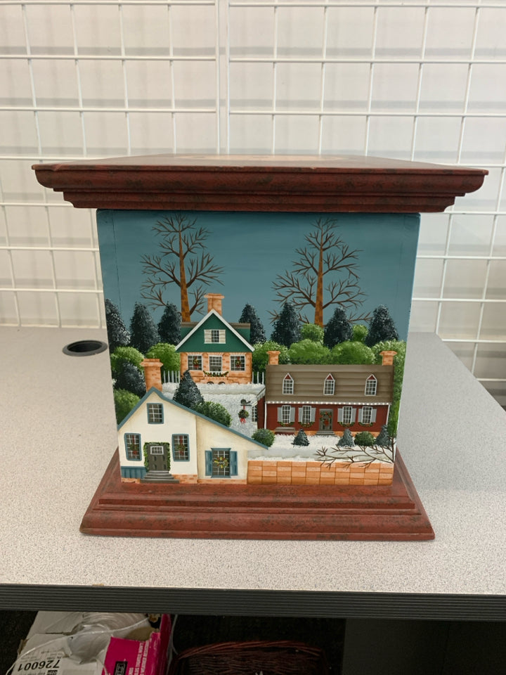 WILLIAMSBURG HAND-PAINTED STORAGE BOX W/LID.