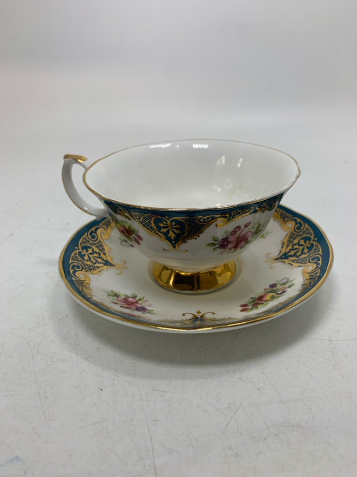 BLUE/GOLD W/ PEACH/BERRIES TEACUP.