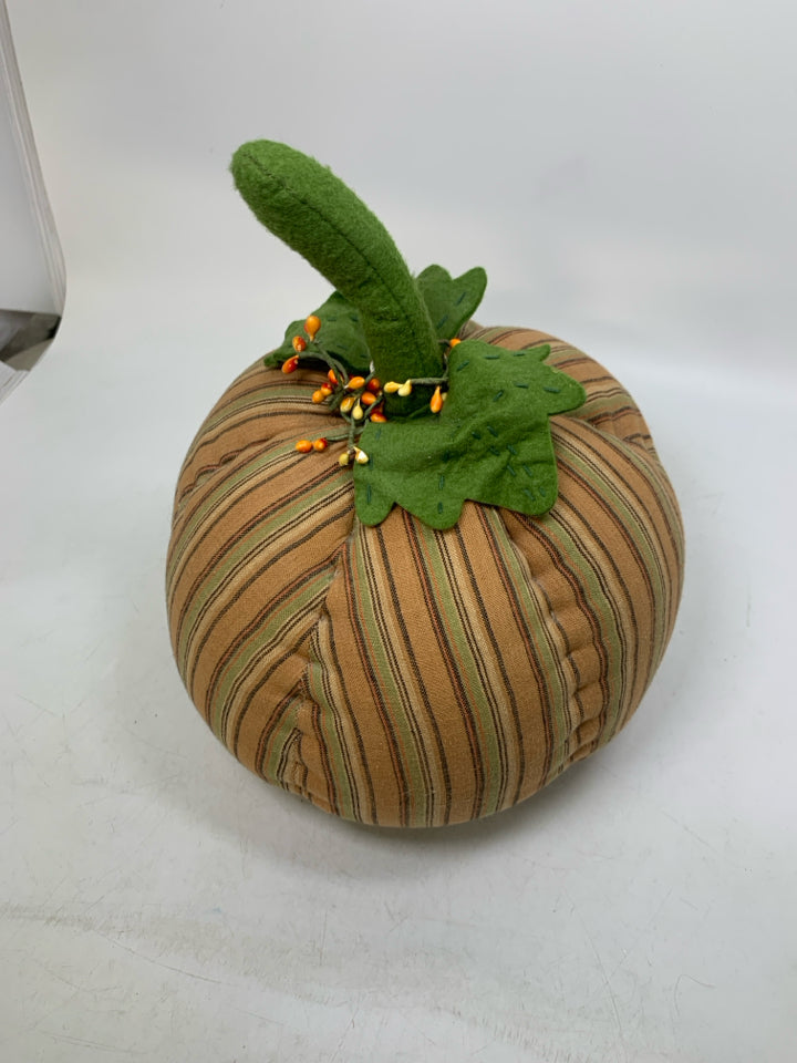 STRIPED PLUSH HEAVY BOTTOM PUMPKIN.