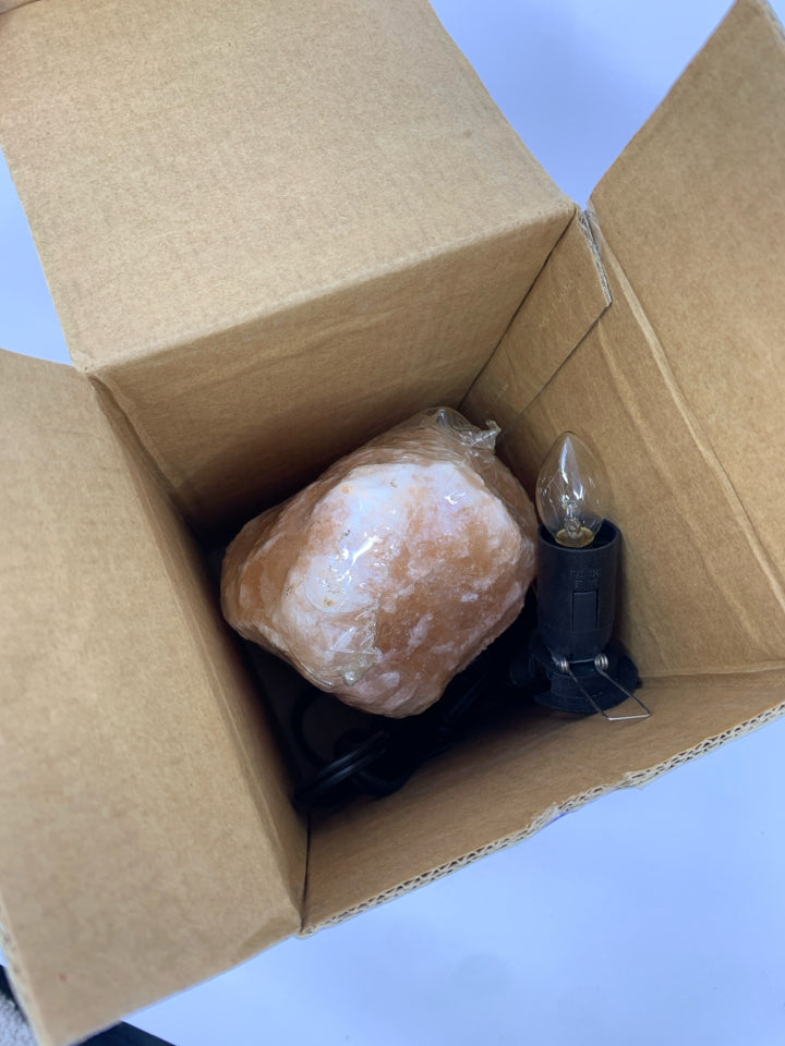 NIB HIMALAYAN SALT SHELF LAMP.