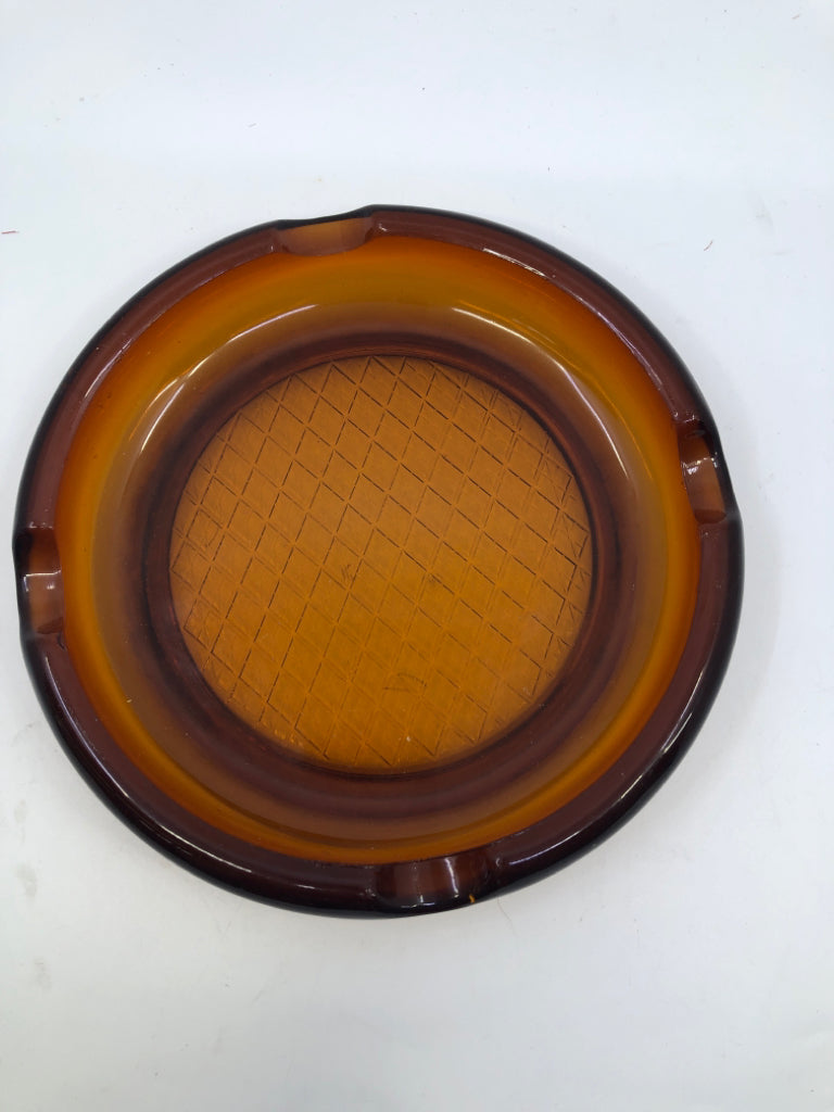 VTG AMBER GLASS ASHTRAY.