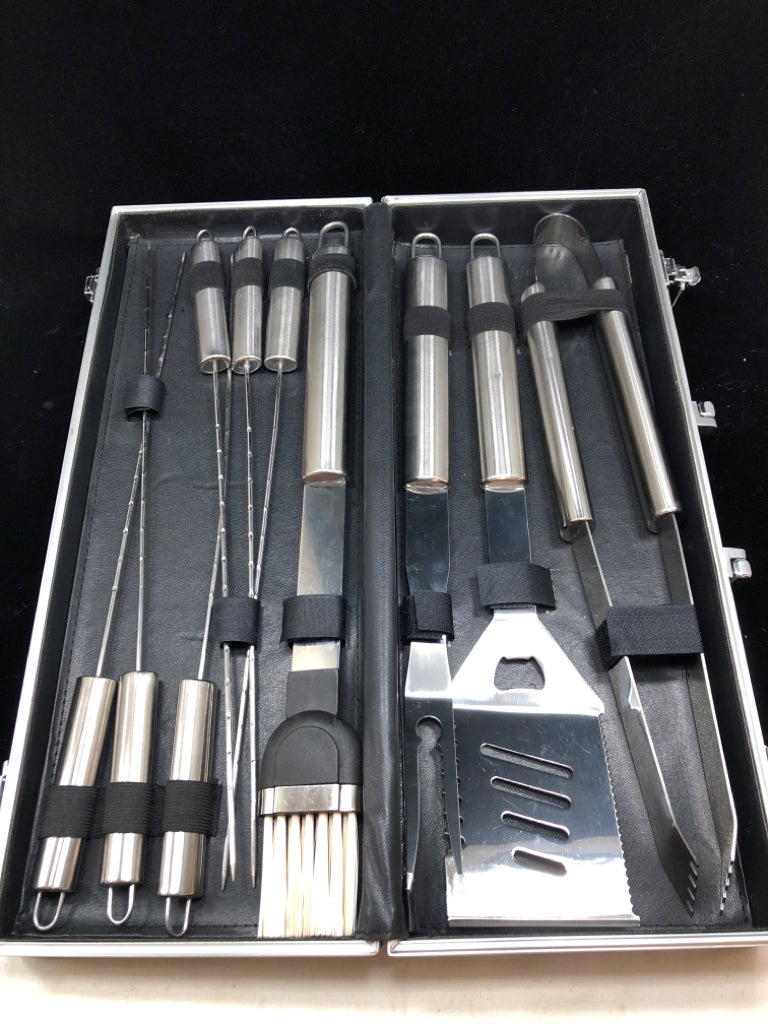 NEW 9PC GRILL TOOL SET IN METAL CASE.