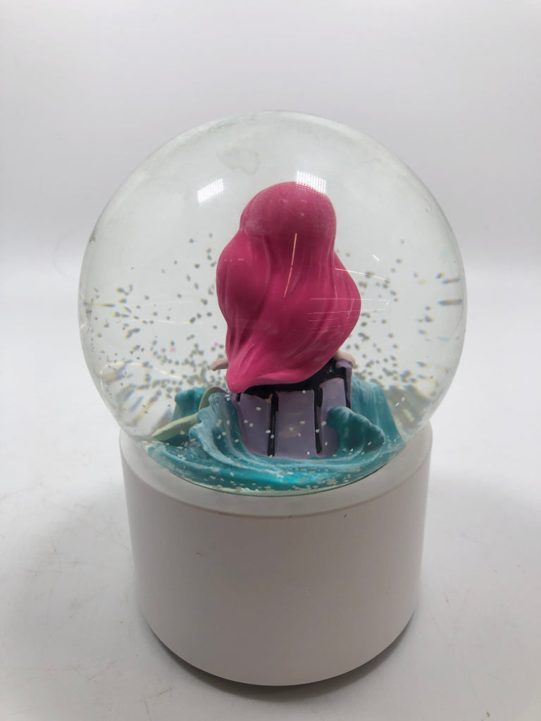 MERMAID SNOW GLOBE MUSIC BOX.