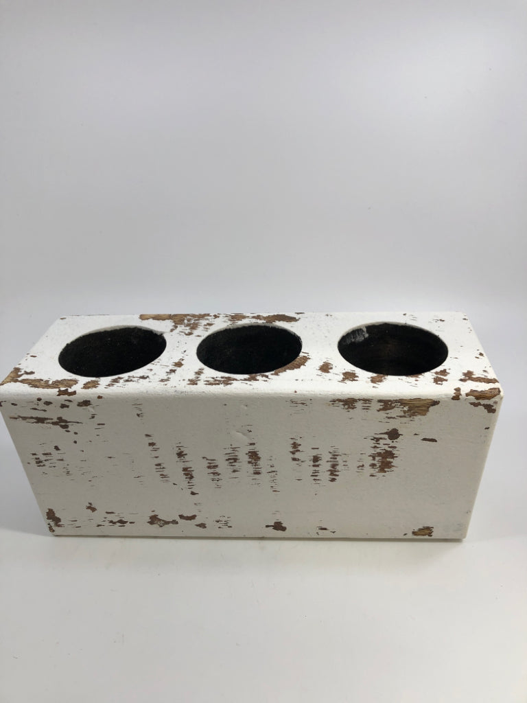 DISTRESSED WHITE WOODEN PLANTER.