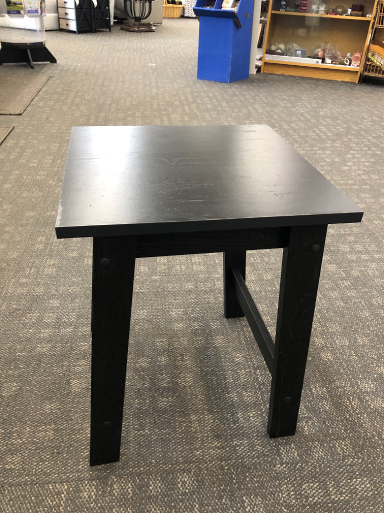 BLACK WOODEN SIDE TABLE.