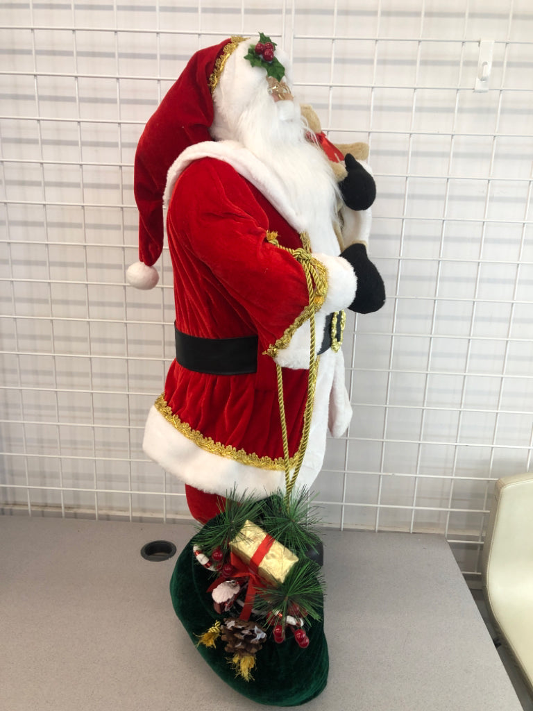 LG SANTA W/TEDDY BEAR AND SACK.