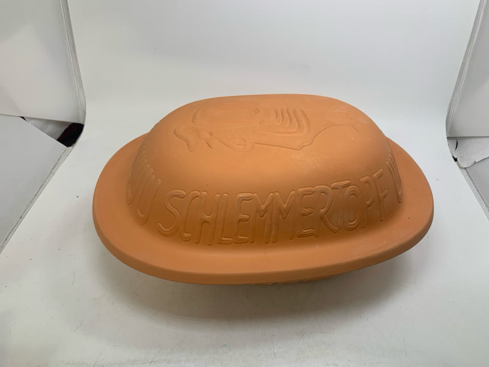 SCHELEMMERTOPF GERMAN CLAY BAKER ROASTER W/ ROOSTER NEW OUT OF BOX.