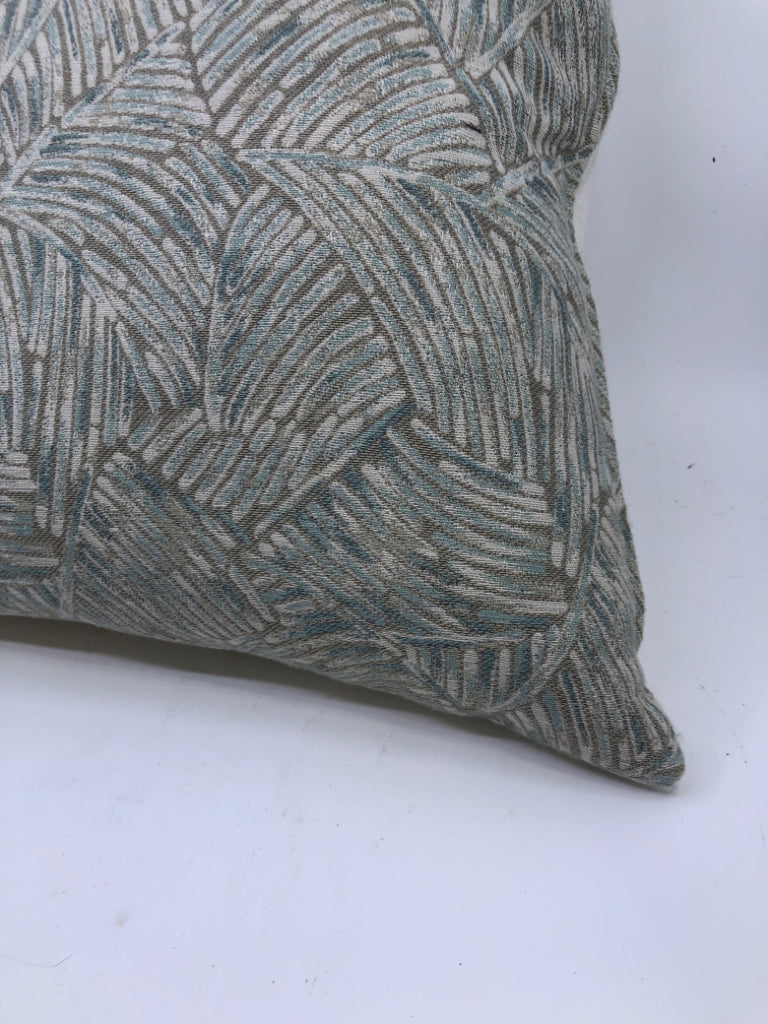 BLUE LINES PILLOW W/ SOLID WHITE BACK.