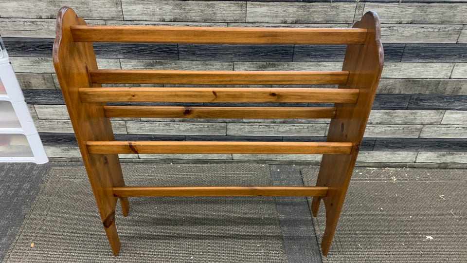 VTG WOODEN QUILT/BLANKET RACK.