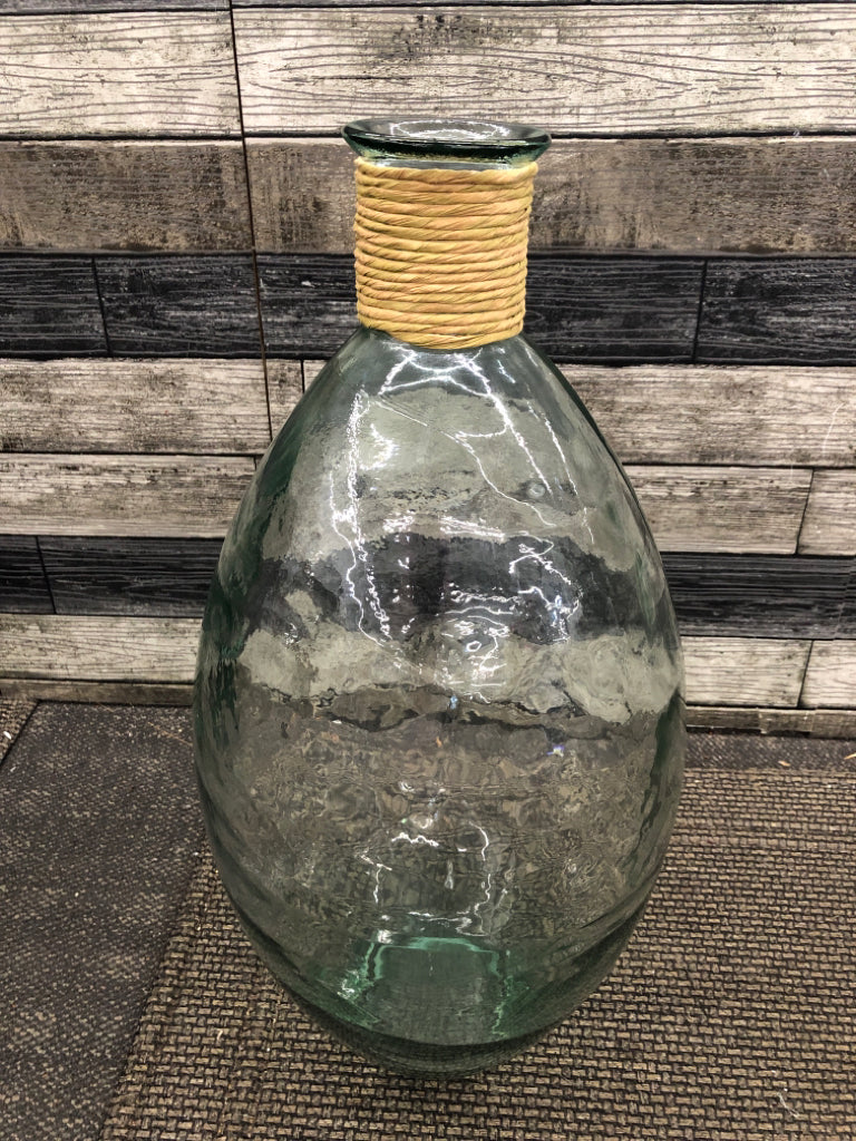 LG GREEN GLASS VASE W/TWINE.