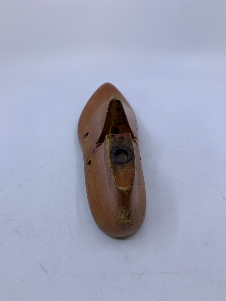 VTG SHOE FORM.