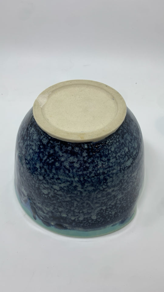 SPECKLED BLUE GLAZE POTTERY BOWL.