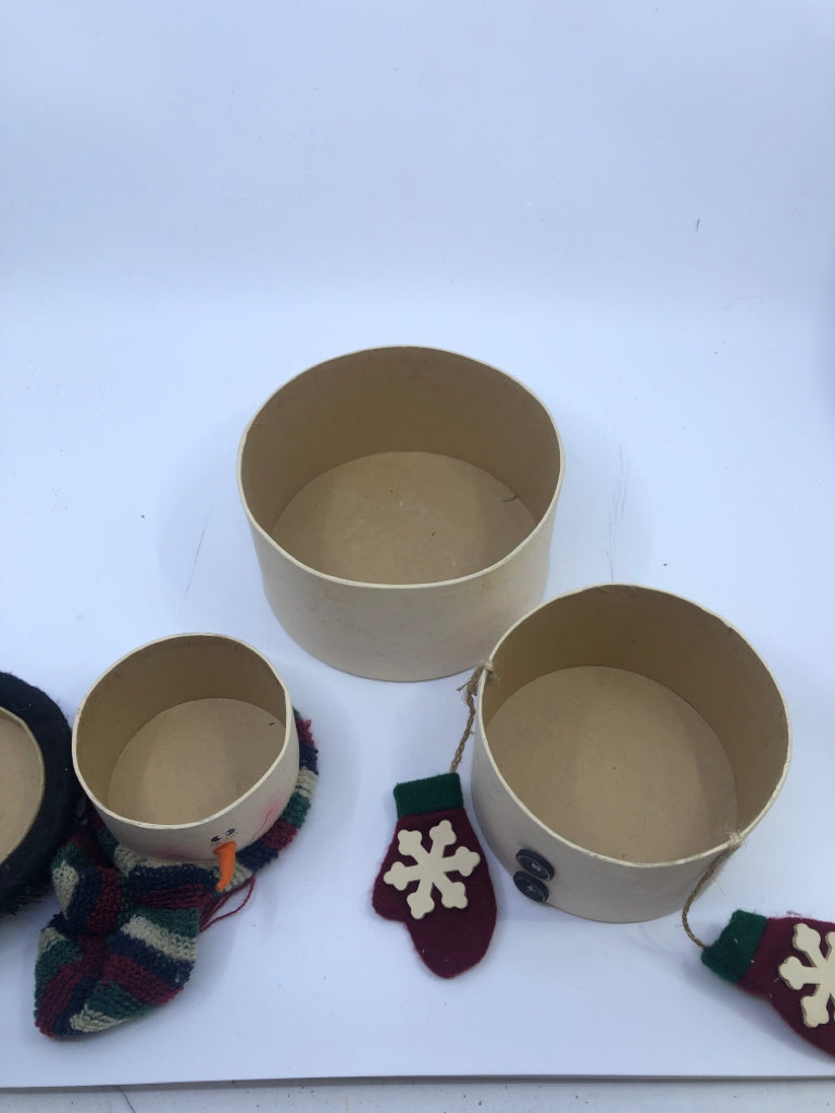 STACKING SNOWMAN BOXES.