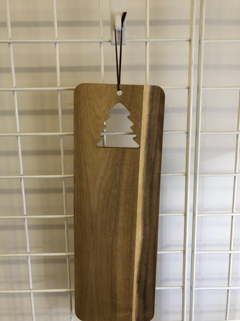 CHRISTMAS TREE CUTTING BOARD WALL HANGING.