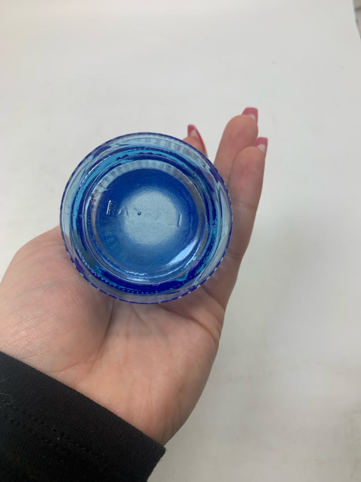 LIGHT BLUE RIBBED SMALL GLASS VASE.