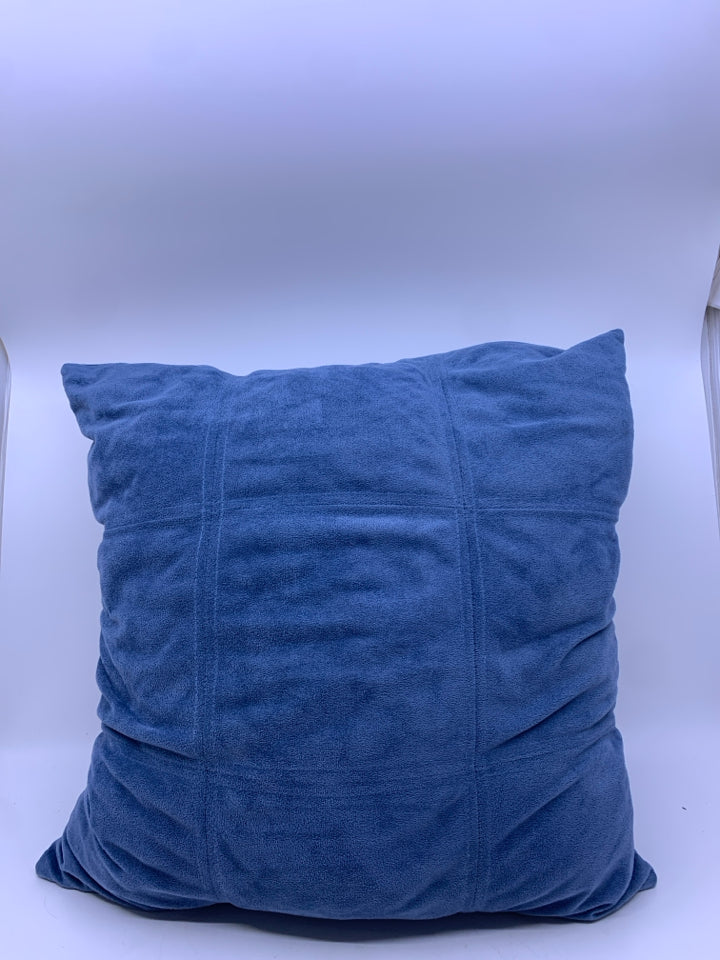 BLUE SQUARE PILLOW.