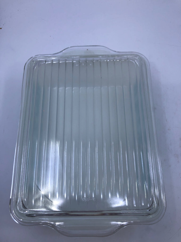 VTG PYREX AMISH BUTTERPRINT FRIDGE DISH W LID.