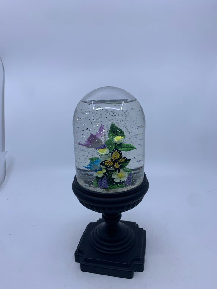 BUTTERFLY LIGHT UP GLITTER GLOBE.