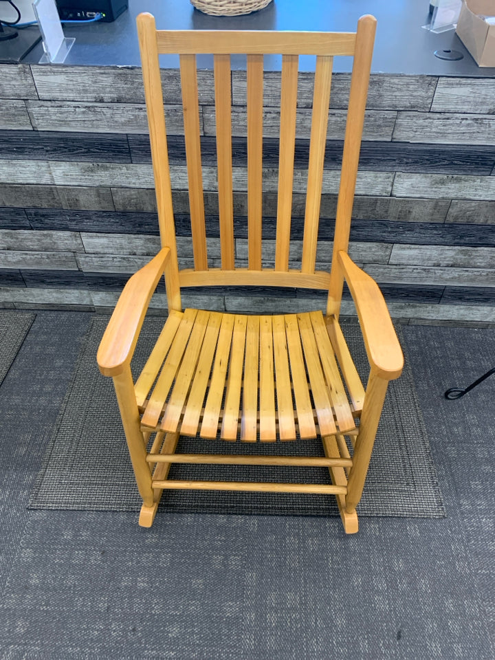 LIGHT WOOD SLATS ROCKER.