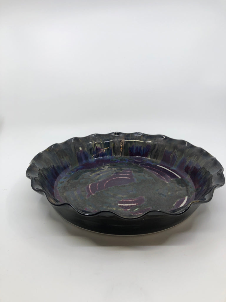 EDGECOMB POTTERY BLACK AND PURPLE PIE DISH.